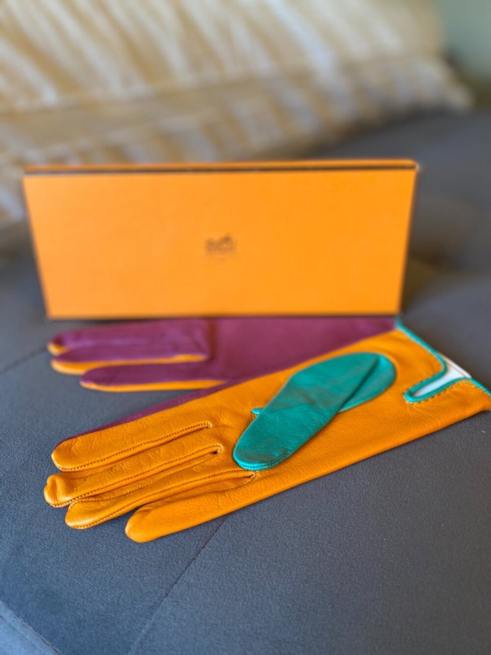Hermès Vintage Tricolor Lambskin (Agneau) Gloves with Cashmere Lining - Picture 2 of 4